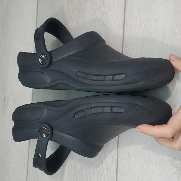 Crocs Unisex Rubber Outdoor Black Comfort Sandals Clogs sz W7 M5 - Picture 7 of 10